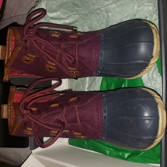 Women Duck Boots with the box - Picture 3 of 6